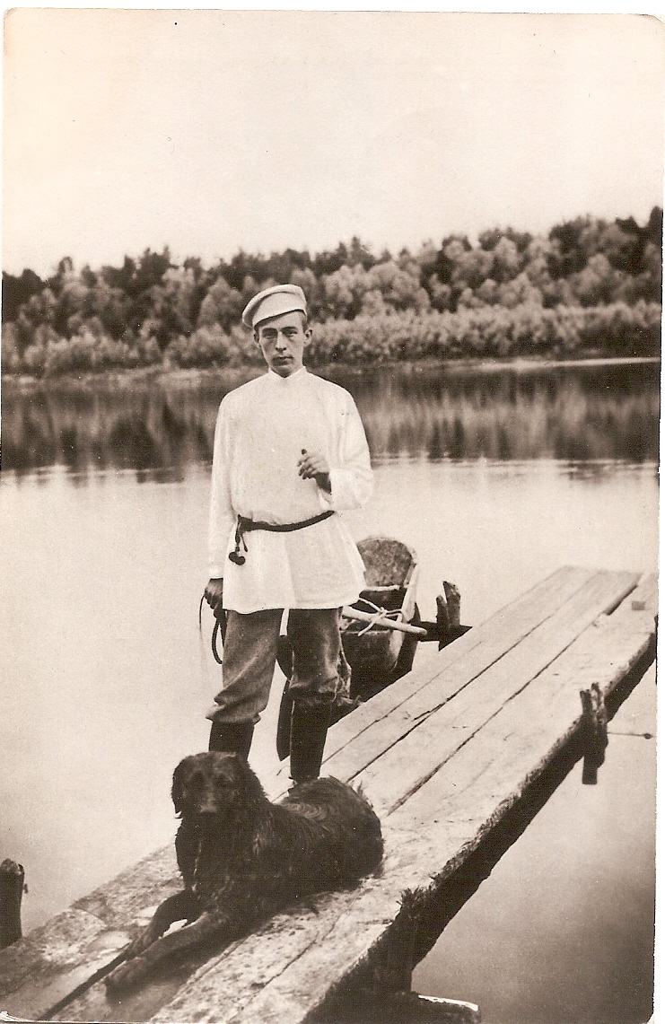 famous russian composer Rakhmaninov with his dog  old photo 1900   Leonberger